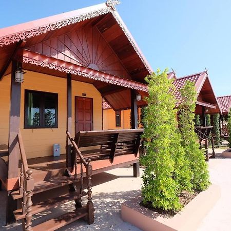 Prakaithong Hotel Amphoe Sawang Daen Din 外观 照片