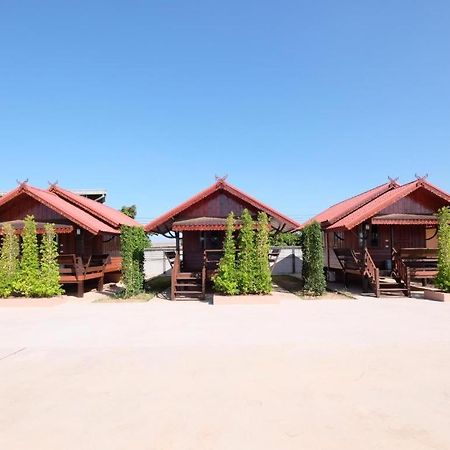 Prakaithong Hotel Amphoe Sawang Daen Din 外观 照片
