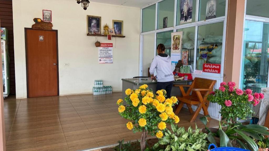 Prakaithong Hotel Amphoe Sawang Daen Din 外观 照片