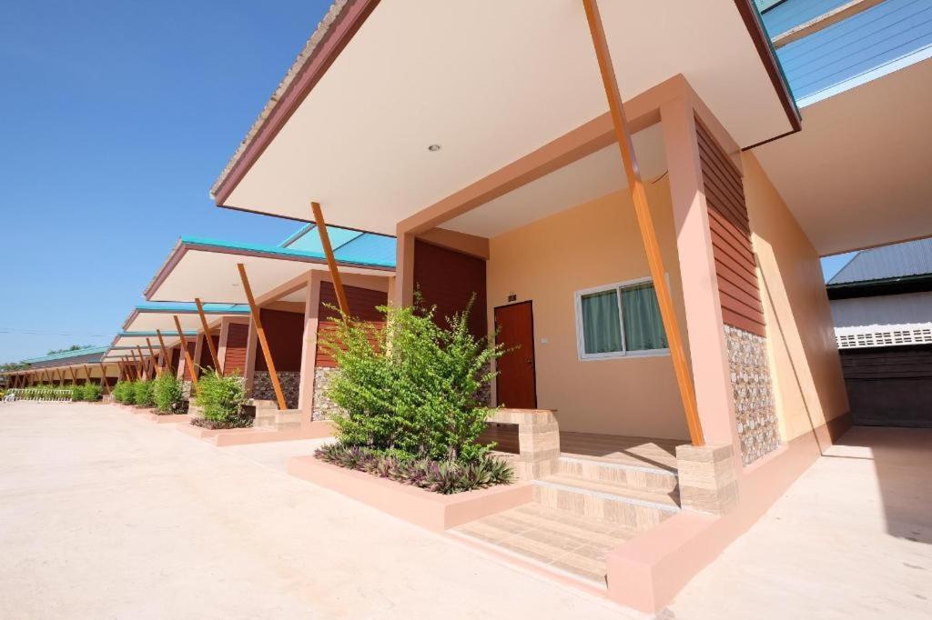 Prakaithong Hotel Amphoe Sawang Daen Din 外观 照片