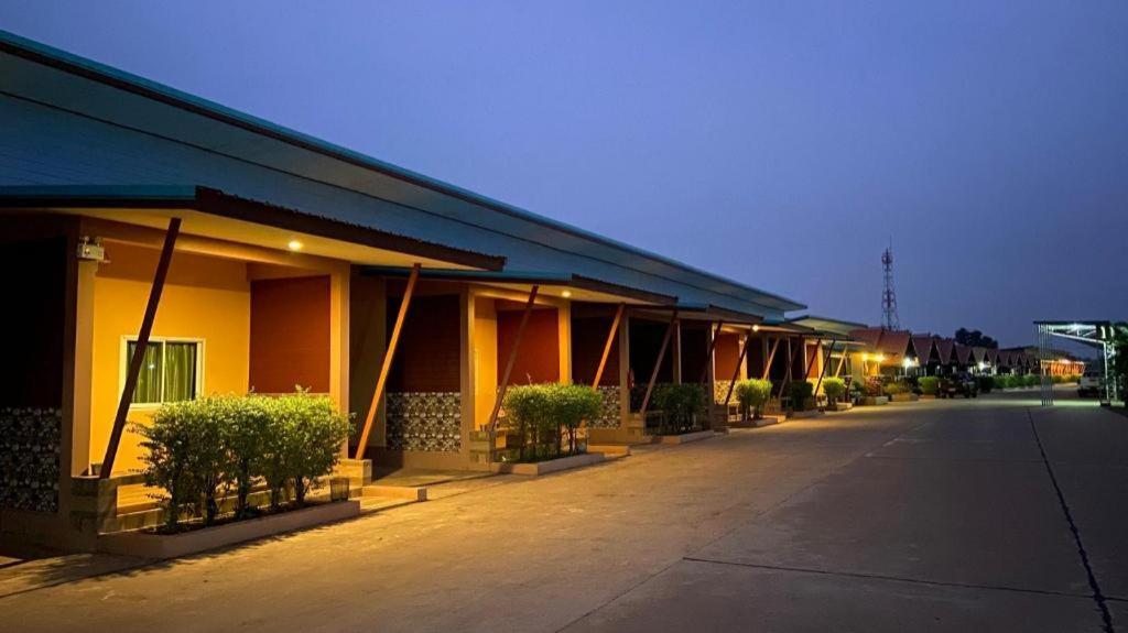 Prakaithong Hotel Amphoe Sawang Daen Din 外观 照片