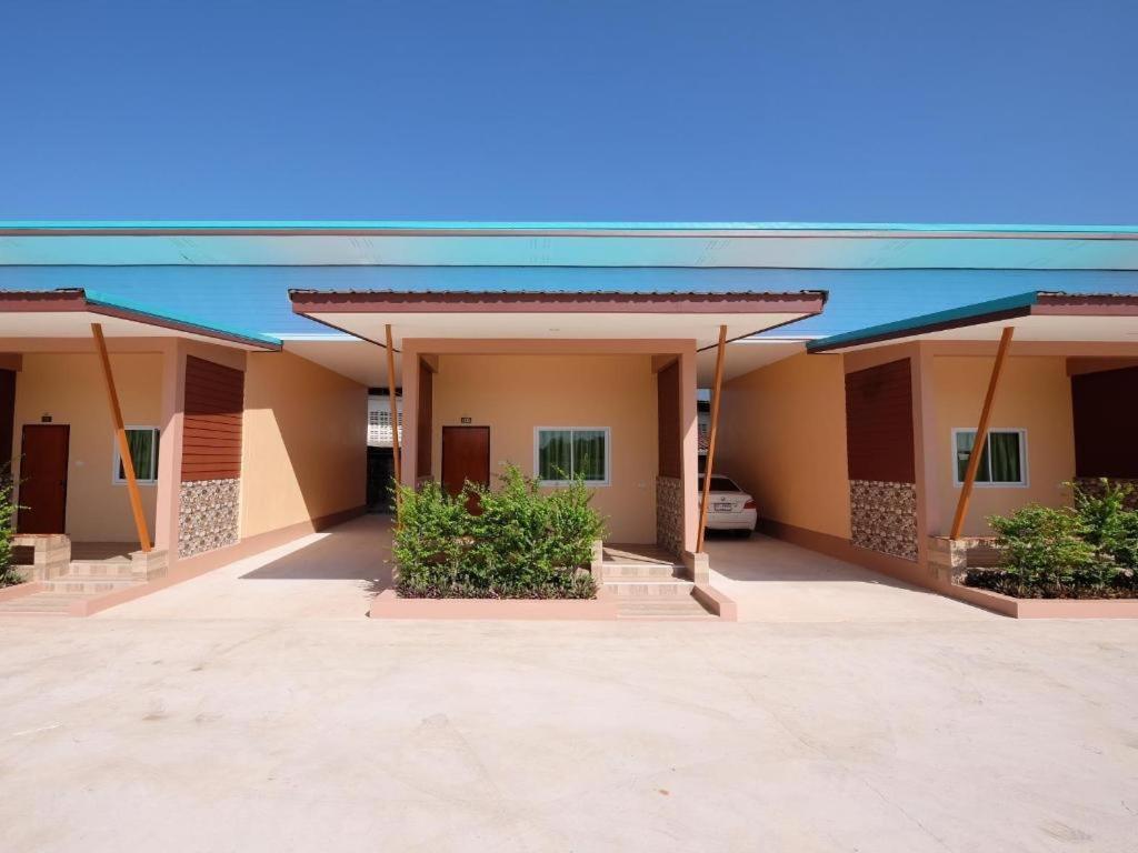 Prakaithong Hotel Amphoe Sawang Daen Din 外观 照片