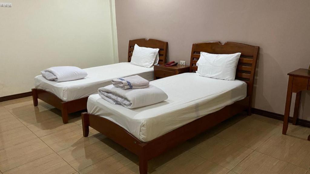 Prakaithong Hotel Amphoe Sawang Daen Din 外观 照片