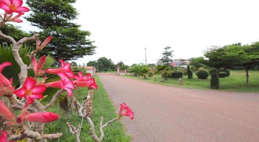 Prakaithong Hotel Amphoe Sawang Daen Din 外观 照片