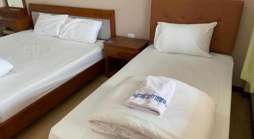 Prakaithong Hotel Amphoe Sawang Daen Din 外观 照片